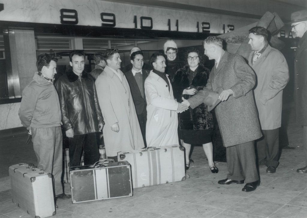 Foto aankomst gastarbeiders 1962